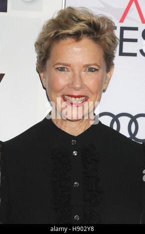 Los Angeles, California, USA. Xvi Nov, 2016. L'attrice Annette Bening all'AFI Film Festival omaggio a Annette Bening Screening Gala ''xx secolo Donna" tenutosi presso la leva TCL Chinese Theatre, Hollywood, CA Credito: Paolo Fenton/ZUMA filo/Alamy Live News Foto Stock