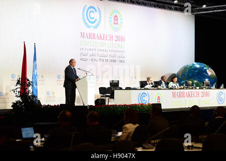 Marrakech, Marocco. Xvi Nov, 2016. Xie Zhenhua, la Cina del rappresentante speciale per il cambiamento climatico affari, offre un discorso durante il segmento di alto livello della XXII Sessione della Conferenza delle Parti della convenzione quadro delle Nazioni Unite sui cambiamenti climatici (COP22) a Marrakech, Marocco, il nov. 16, 2016. Cina mercoledì chiamato per un più rapido completamento degli impegni già assunti per il clima azioni prima di 2020, esortando i paesi sviluppati a rivisitare e aumentare le loro emissioni ambizioni di taglio. © Zhao Dingzhe/Xinhua/Alamy Live News Foto Stock