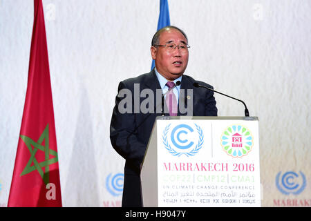 Marrakech, Marocco. Xvi Nov, 2016. Xie Zhenhua, la Cina del rappresentante speciale per il cambiamento climatico affari, offre un discorso durante il segmento di alto livello della XXII Sessione della Conferenza delle Parti della convenzione quadro delle Nazioni Unite sui cambiamenti climatici (COP22) a Marrakech, Marocco, il nov. 16, 2016. Cina mercoledì chiamato per un più rapido completamento degli impegni già assunti per il clima azioni prima di 2020, esortando i paesi sviluppati a rivisitare e aumentare le loro emissioni ambizioni di taglio. © Zhao Dingzhe/Xinhua/Alamy Live News Foto Stock