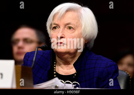 Washington DC, Stati Uniti d'America. 17 Nov, 2016. Janet L. Yellen, sedia, il Consiglio dei governatori della Federal Reserve System testimonia davanti al Congresso degli Stati Uniti comitato economico misto su "Le prospettive economiche' in Washington, DC il giovedì, 17 novembre 2016. Ho Foto Stock