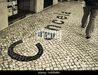 Strade di Lisbona, Portogallo. Cancela. Foto Stock