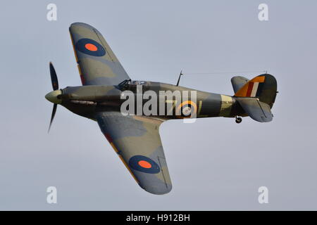 Shuttleworth della Collezione Mare Hawker Hurricane IB Z7015 ad un air show at Old Warden, REGNO UNITO Foto Stock