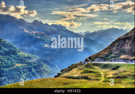 Le montagne vicino al San Gottardo nelle Alpi Svizzere Foto Stock