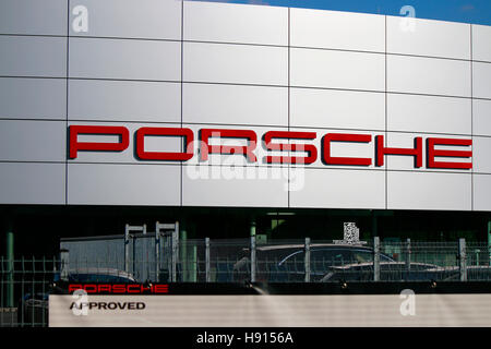 Logo der Marke "Porsche", Berlino. Foto Stock