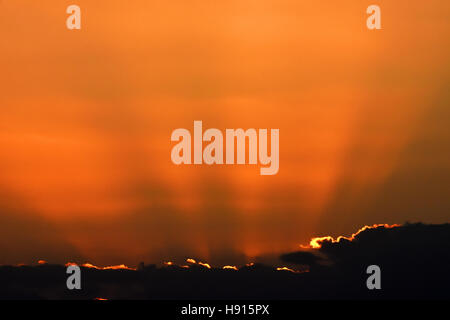 Raggi di sole nel tramonto Foto Stock