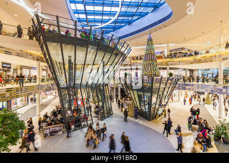 Persone a MILANEA Shopping Centre, il tempo di Natale, Stoccarda, BADEN-WURTTEMBERG, Germania Foto Stock
