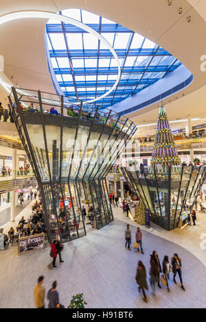 Persone a MILANEA Shopping Centre, il tempo di Natale, Stoccarda, BADEN-WURTTEMBERG, Germania Foto Stock