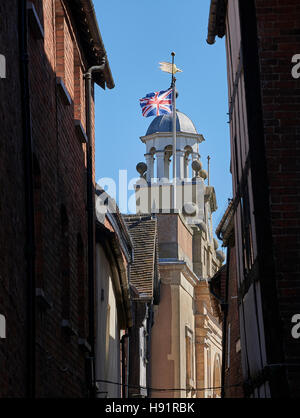 Il clocktower delle facce Buttercross giù Broad Street e fu costruito nel 1743 - 46 per sostituire il XVI secolo casa nuova. Foto Stock