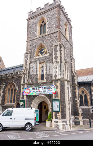 Vista esterna del St Margaret CofE Chiesa, Uxbridge, Hillingdon, Greater London, Regno Unito Foto Stock