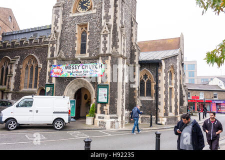 Vista esterna del St Margaret CofE Chiesa, Uxbridge, Hillingdon, Greater London, Regno Unito Foto Stock