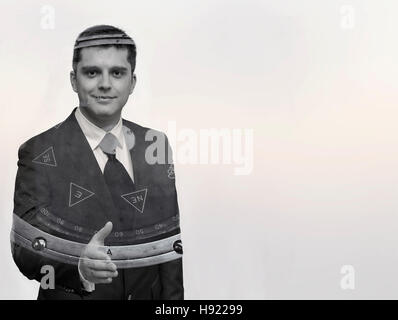 Imprenditore che si estende la mano per agitare Foto Stock