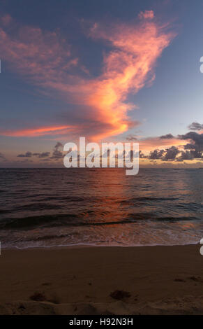 Beach Sunrise sulla North Shore di Oahu Hawaii Foto Stock