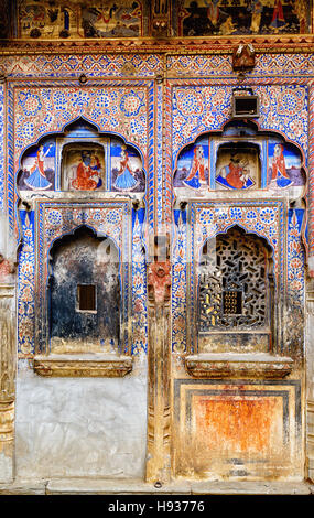 Affrescata Havelis in Mandawa, tradizionale allestita residence, India. Rajasthan Foto Stock