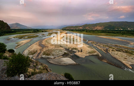 Il fiume Swat è un perenne fiume nella regione settentrionale della provincia Khyber-Pakhtunkhwa, Pakistan. Foto Stock