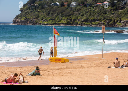 Spiaggia di balena, uno di Sydney spiagge del nord nel periodo estivo, Sydney, Nuovo Galles del Sud, Australia Foto Stock