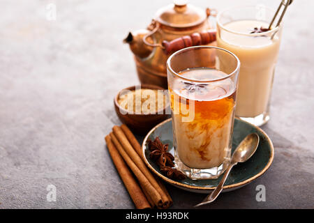 Hot masala tè con spezie Foto Stock