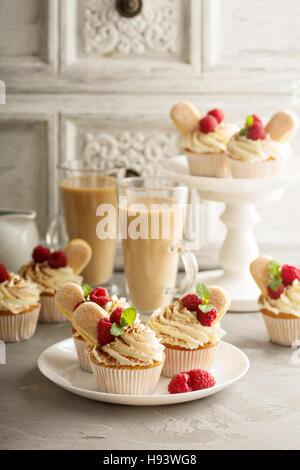 Il tiramisù tortine con crema di mascarpone Foto Stock