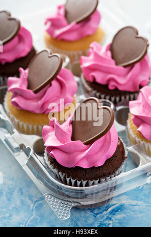 Tortini di romantico con glassa di rosa Foto Stock