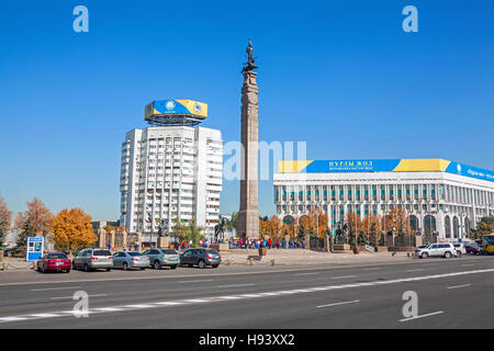 ALMATY, KAZAKHSTAN - 06 settembre 2016: Monumento di indipendenza del Kazakhstan ad Almaty in Piazza della Repubblica, il 06 settembre 2016. Foto Stock