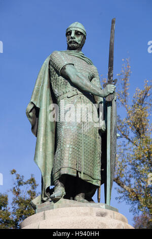 Statua di Dom Afonso Henriques presso il Palazzo Ducale Foto Stock