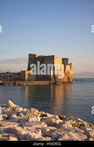 Castel dell'Ovo, vista da Mergellina Napoli Sud Italia, Europa Foto Stock