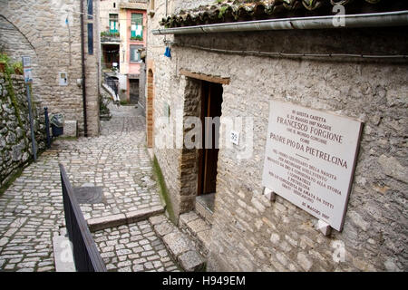 Luogo di nascita di Padre Pio, san Pio di Pietrelcina, Benevento, Campania, Italia Foto Stock