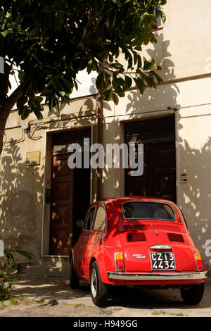 Rosso Fiat 500, Calabria, Italia, Europa Foto Stock