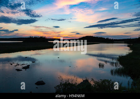 Il tramonto delle paludi vicino a San Antonio, Terranova e Labrador, Canada. Foto Stock