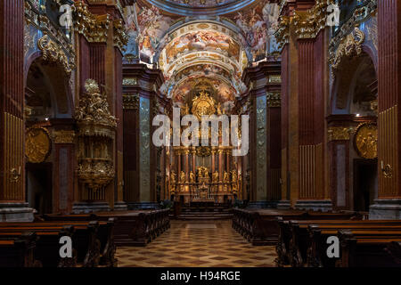 L'Altare Maggiore della chiesa dentro l'Abbazia di Melk - barocco del monastero benedettino di Melk, Austria Foto Stock