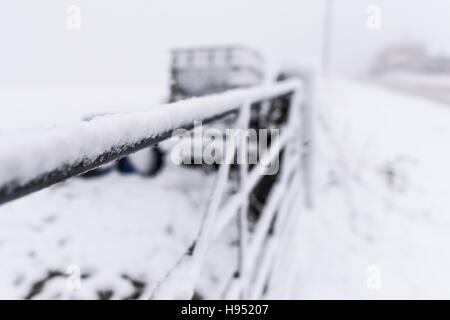 Snowy novembre pomeriggio al top del famoso Otley Chevin, vicino a Leeds Foto Stock