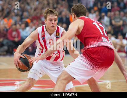 A Belgrado, in Serbia. 17 Novembre, 2016: Nate Wolters di Crvena Zvezda Belgrado MTS in azione durante il 2016/2017 Turkish Airlines Eurolega Regular Season Round 8 gioco tra Crvena Zvezda Belgrado MTS e EA7 Emporio Armani Milano Arena Kombank il 17 novembre 2016 in Serbia, a Belgrado. Credito: Nikola Krstic/Alamy Live News Foto Stock