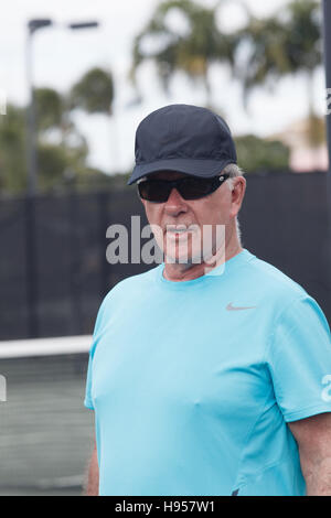 Boca Raton, Florida, Stati Uniti d'America. Xviii Nov, 2016. Alan Thicke da dolori della crescita a Chris Evert Pro-Celebrity classico del tennis in Boca Raton, FL, Novembre 18, 2016 Credito: la foto di accesso/Alamy Live News Foto Stock