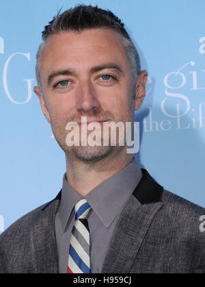 Westwood, CA, Stati Uniti d'America. Xviii Nov, 2016. 18 Novembre 2016 - Westwood, California. Sean Gunn. Premiere di Netflix è ''Gilmore Girls: UN ANNO NELLA VITA " tenuto presso il Regency Bruin Theatre. Photo credit: Birdie Thompson/AdMedia © Birdie Thompson/AdMedia/ZUMA filo/Alamy Live News Foto Stock