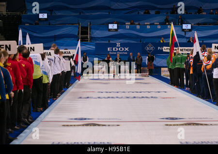 Braehead Arena, Renfrewshire, Scozia, 19 novembre 2016. Fiona Hyslop MSP, il Cabinet Segretario per la cultura, il turismo e gli affari esteri nel Governo scozzese facendo un discorso alla cerimonia di apertura del Le Gruyère AOP Curling europeo Championships 2016. Credito: Colin Edwards / Alamy Live News Foto Stock