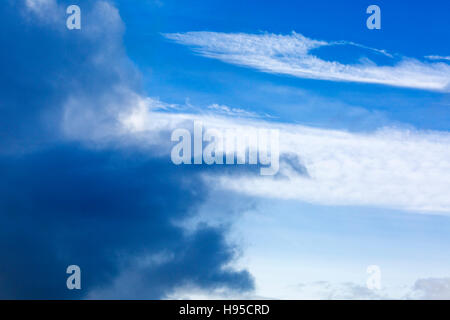 Bournemouth Dorset, Regno Unito 19 novembre 2016. Regno Unito: meteo sole prima che la pioggia a Bournemouth Beach come nuvole grigie si muovono in credito: Carolyn Jenkins/Alamy Live News Foto Stock