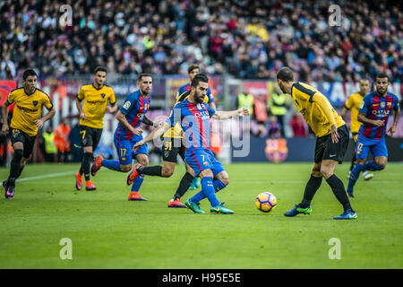 Barcellona, in Catalogna, Spagna. Xix Nov, 2016. FC Barcelona centrocampista ARDA in azione durante il match LaLiga tra FC Barcellona e Malaga CF allo stadio Camp Nou a Barcellona Credito: Matthias Oesterle/ZUMA filo/Alamy Live News Foto Stock