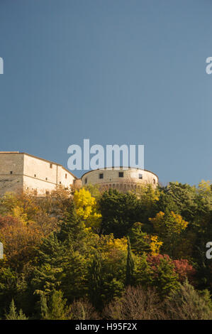 San Leo hystoric castello nella campagna romagnola viaggiare in Italia in autunno Foto Stock