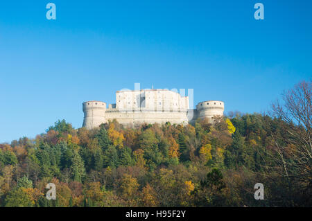 San Leo hystoric castello nella campagna romagnola viaggiare in Italia in autunno Foto Stock