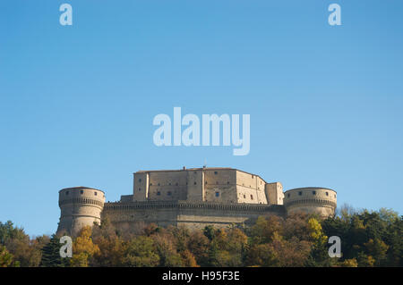 San Leo hystoric castello nella campagna romagnola viaggiare in Italia in autunno Foto Stock