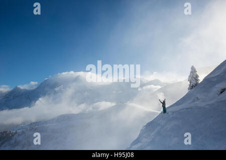 Sciatore prendere il divertimento sulla stazione sciistica di Saint Gervais les Bains Foto Stock