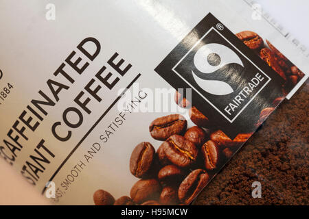 Fairtrade logo sul vaso di Marks & Spencer decaffeinato caffè istantaneo - Fairtrade simbolo logo del commercio equo e solidale Foto Stock