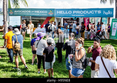 Miami Florida, Bayfront Park, Chipotle cultivate Festival, venditore venditori venditori venditori vendere vendere, bancarelle stand commerciante mercato mercatino, stivale Foto Stock