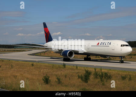 Francoforte, Germania - Luglio 18, 2016: Delta Airlines Boeing 767-400 All'aeroporto di Francoforte Foto Stock