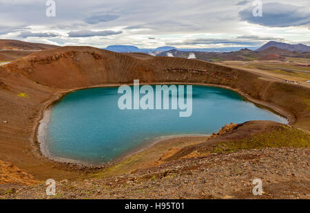 Krafla è una caldera, il cratere vulcanico, nel nord dell'Islanda dal lago Mývatn. Foto Stock