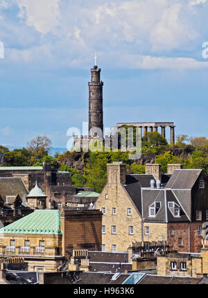 Regno Unito, Scozia, Edimburgo, vista sopra la Città Vecchia verso il Calton Hill. Foto Stock