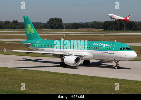 Monaco di Baviera, Germania - Agosto 08, 2016: Aer Lingus, Airbus A320 all'aeroporto di Monaco di Baviera Foto Stock