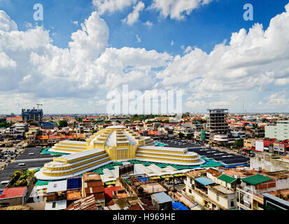 Vista del mercato centrale famoso punto di riferimento urbano a Phnom Penh Cambogia città Foto Stock