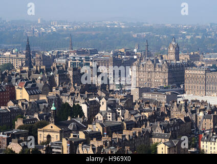 Regno Unito, Scozia, Edimburgo, Holyrood Park, vista verso il centro della città. Foto Stock