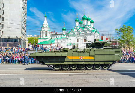 La fanteria di pesanti combattimenti veicolo T-15 Armata vista per la prima volta in pubblico durante il settantesimo anniversario Parade Foto Stock