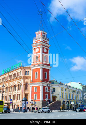 La torre della Duma della città, la città storica di hall, situato sulla Nevsky Prospect Foto Stock